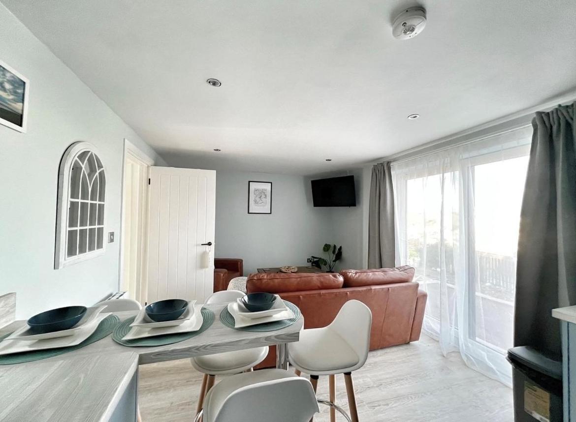 Orchard Lodge -Coastal Retreat, New Build, Village Views, Private Garden And Terrace Saint Brides Major Exterior photo