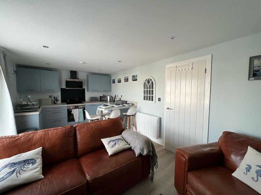 Orchard Lodge -Coastal Retreat, New Build, Village Views, Private Garden And Terrace Saint Brides Major Exterior photo