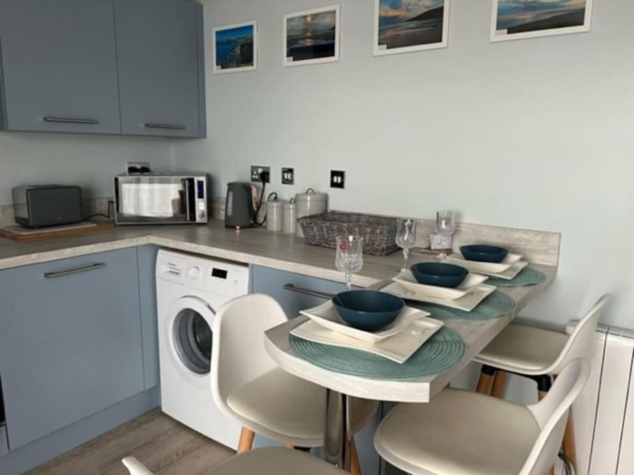 Orchard Lodge -Coastal Retreat, New Build, Village Views, Private Garden And Terrace Saint Brides Major Exterior photo