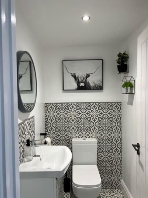 Orchard Lodge -Coastal Retreat, New Build, Village Views, Private Garden And Terrace Saint Brides Major Exterior photo